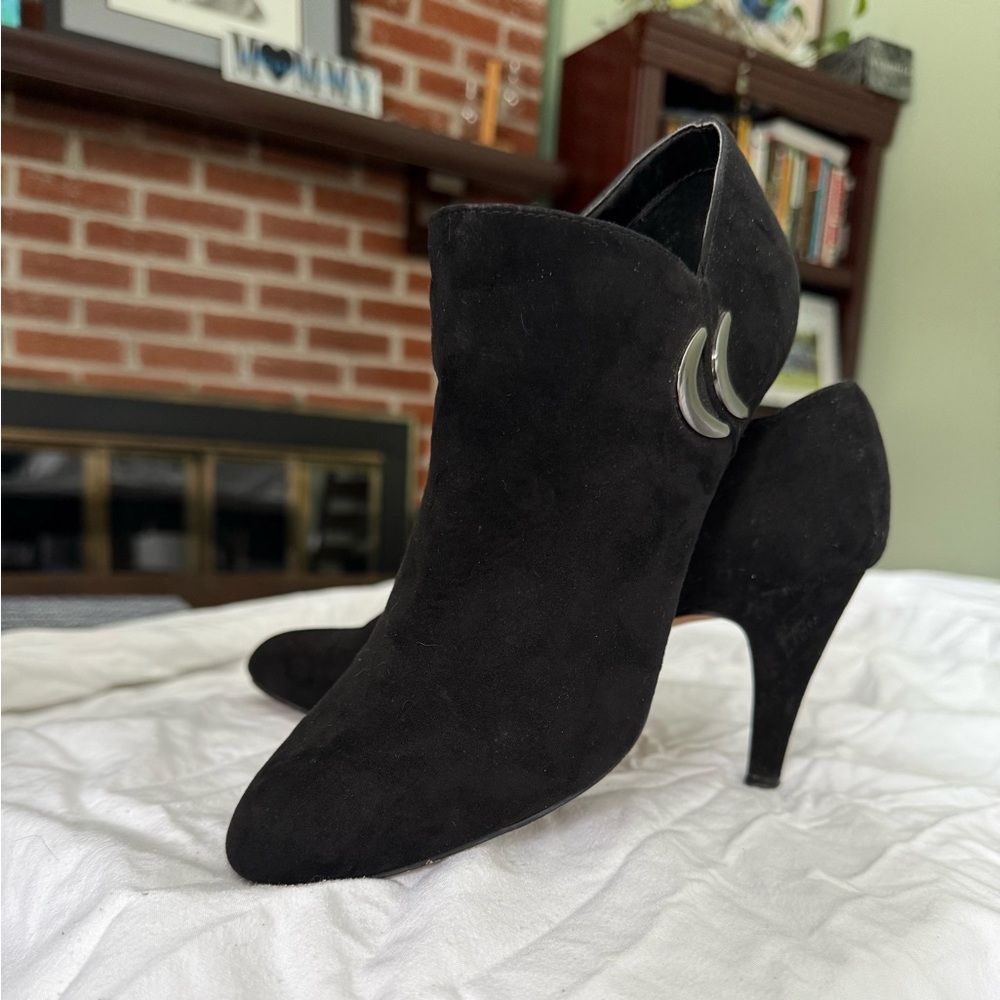 Kelly & Katie, size 8 black ankle bootie with silver detail